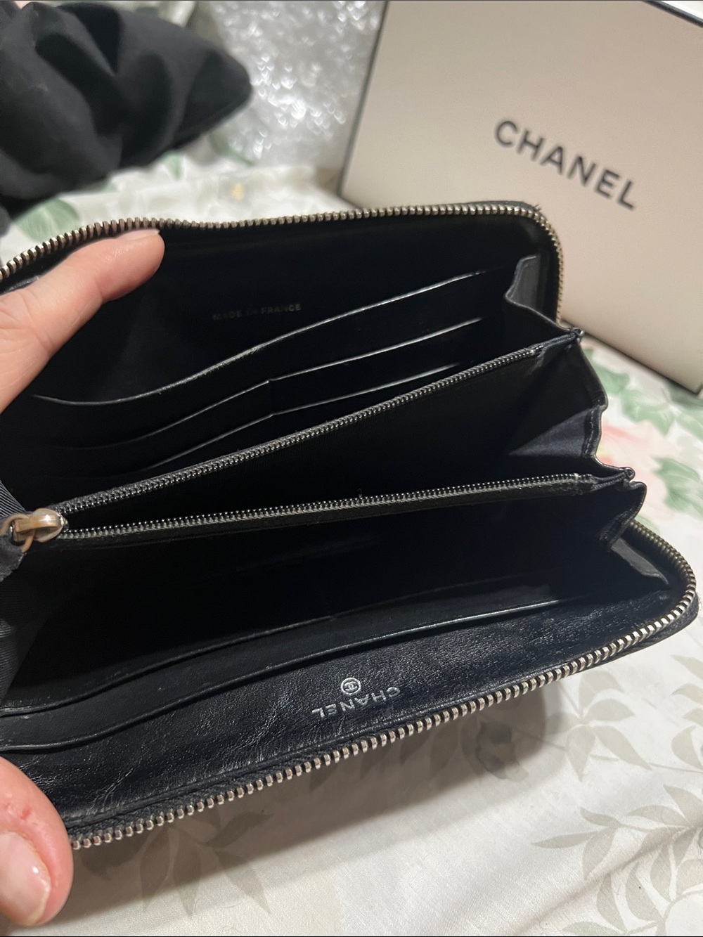 CHANEL Black Quilted Patent Leather Wallet with Silver CC - Picture 5 of 6
